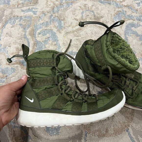 Nike boots - Picture 2 of 4